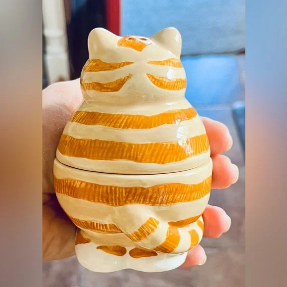 Bella Casa Ganz Adorable Orange Tabby Cat Ceramic Salt & Pepper Shaker - Picture 2 of 9